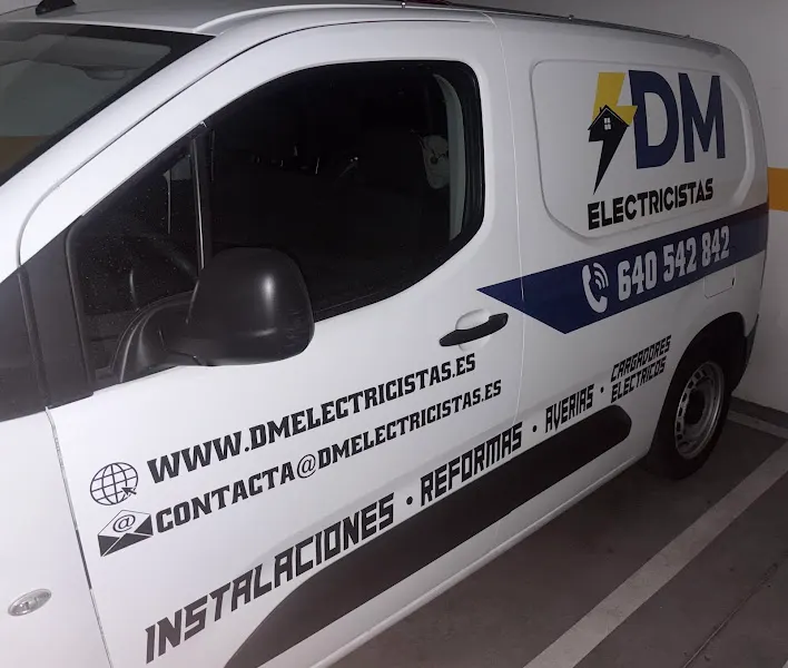 DM Electricistas - Urgencias 24 HORAS - Electricista en Navalosa - foto 2
