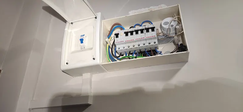 Instalaciones y Mantenimientos Eléctricos Dielec