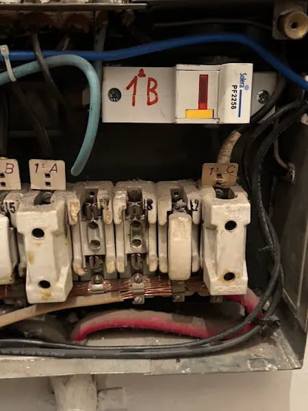 ELECTRICISTAS 24H-CIRCUIT REPAIRED -Urgencias Madrid - Madrid