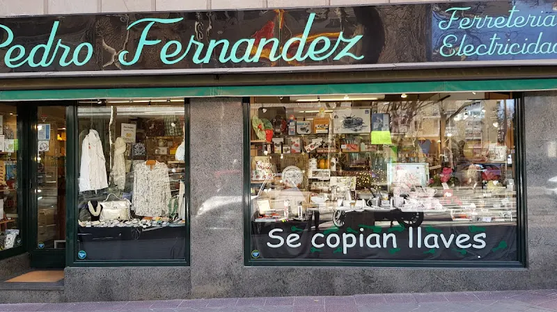 Pedro Fernández Regalos, Ferretería, Copias de llaves, Electricidad, Moda, etc.