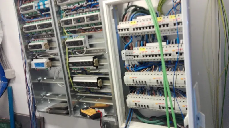 ACENTOR SERVICIOS INTEGRALES S.L - Servicio de instalación eléctrica en Majadahonda - foto 2