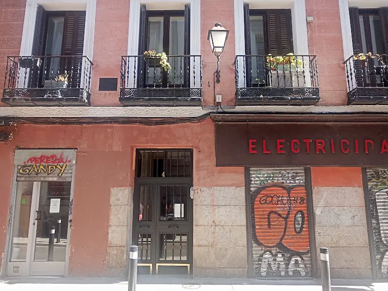 Electricidad - Cafetería en Madrid - foto 2