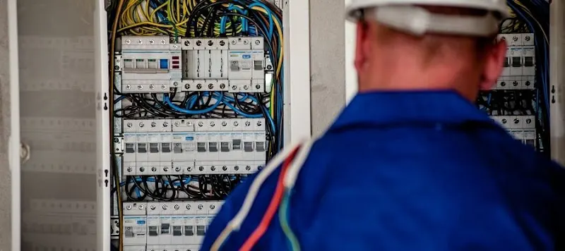 MGH Electricidad | Empresa de instalaciones eléctricas en Madrid - Electricista en San Sebastián de los Reyes - foto 2