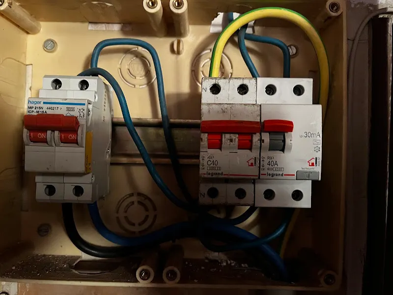 mgelectric electricista barcelona urgencias electricidad fontanería boletines luz y agua