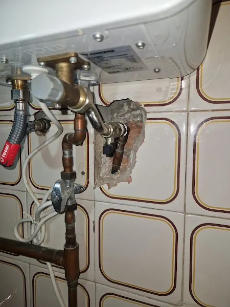 Fontanero,Lampista,Electricista - Fontanero en Barcelona - foto 2