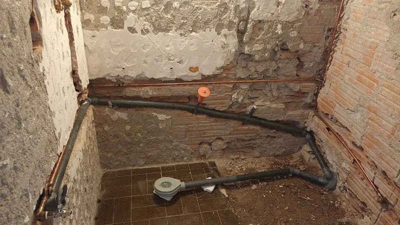 GOD MULTISERVICIOS, Pinturas, Reformas, Fontanería, Electricidad. - Barcelona