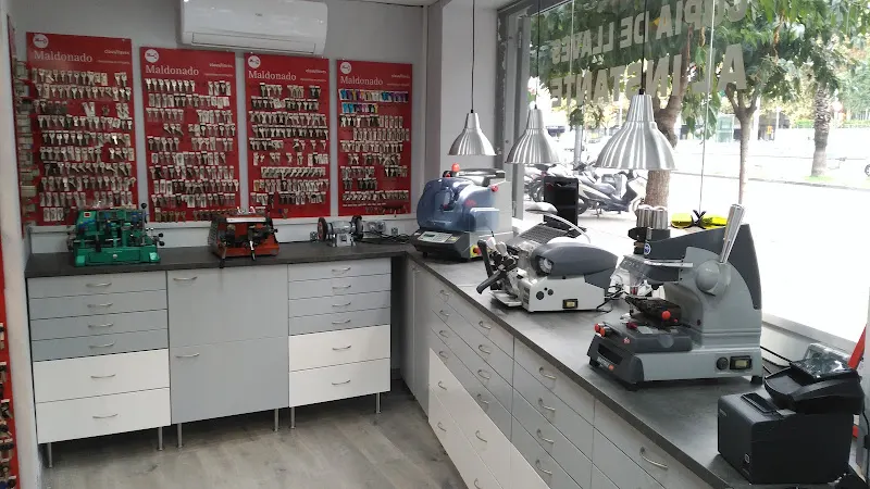 Tu cerrajeria.com | Urgencias 24h | Instalación y cambio de cerraduras | Servicios a comunidades | Copia de llaves - Barcelona