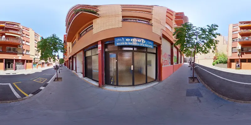 EMEB-Escuela de Mecánica de Bicicletas. - Centro de formación en Barcelona - foto 2