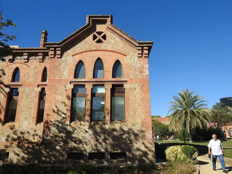 La Maternitat i Sant Ramon - Les Corts en Barcelona - foto 3