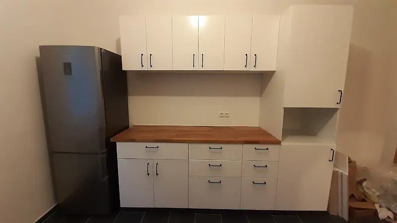 Zoltan Balint handyman, montador de muebles, manitas, carpintero - Barcelona