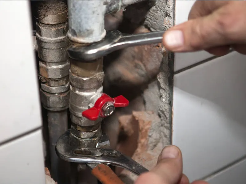 fontaneros y electricistas